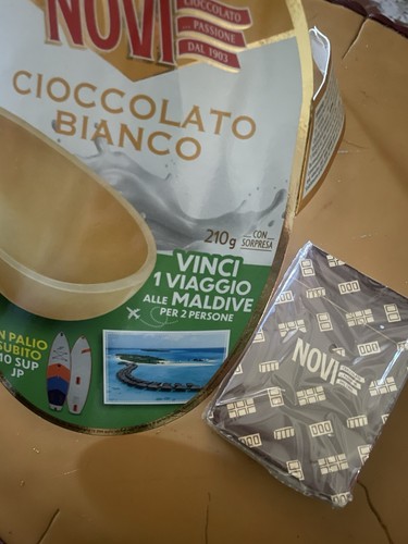 Sorpresa uovo pasqua - pasqua, novi